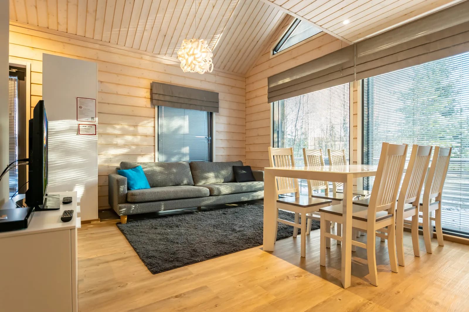 Living and dining under the gable windows at Golfarinkunnas 9A