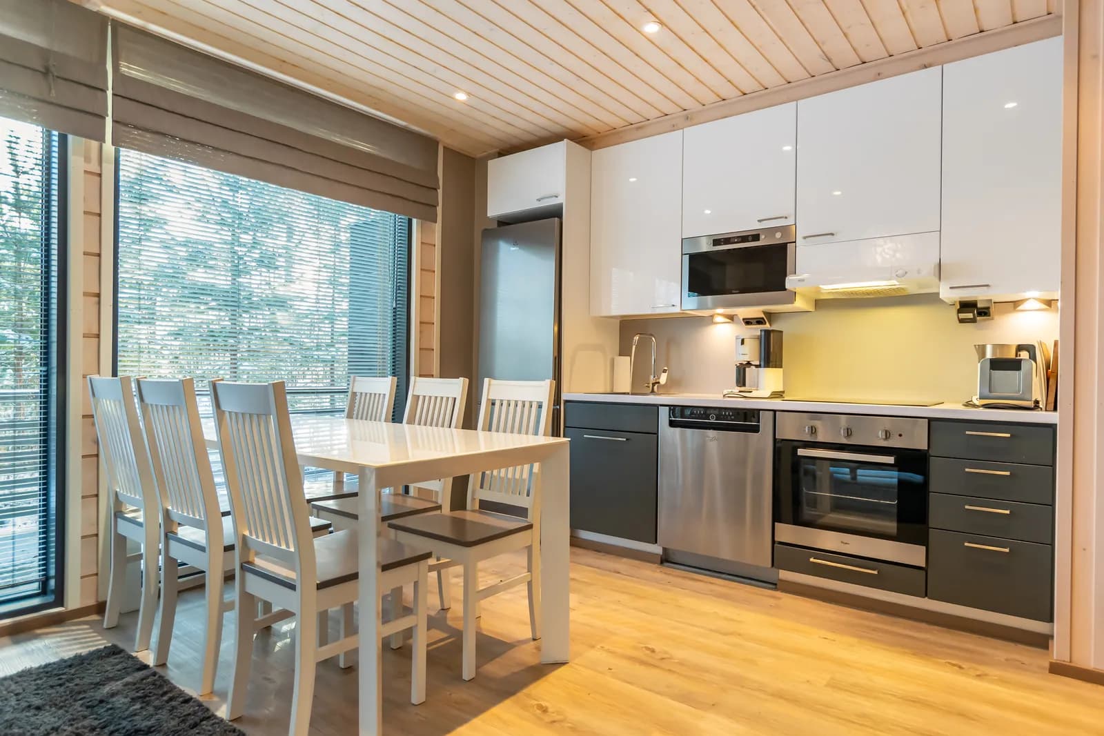 Kitchen and dining table at Golfarinkunnas 9A