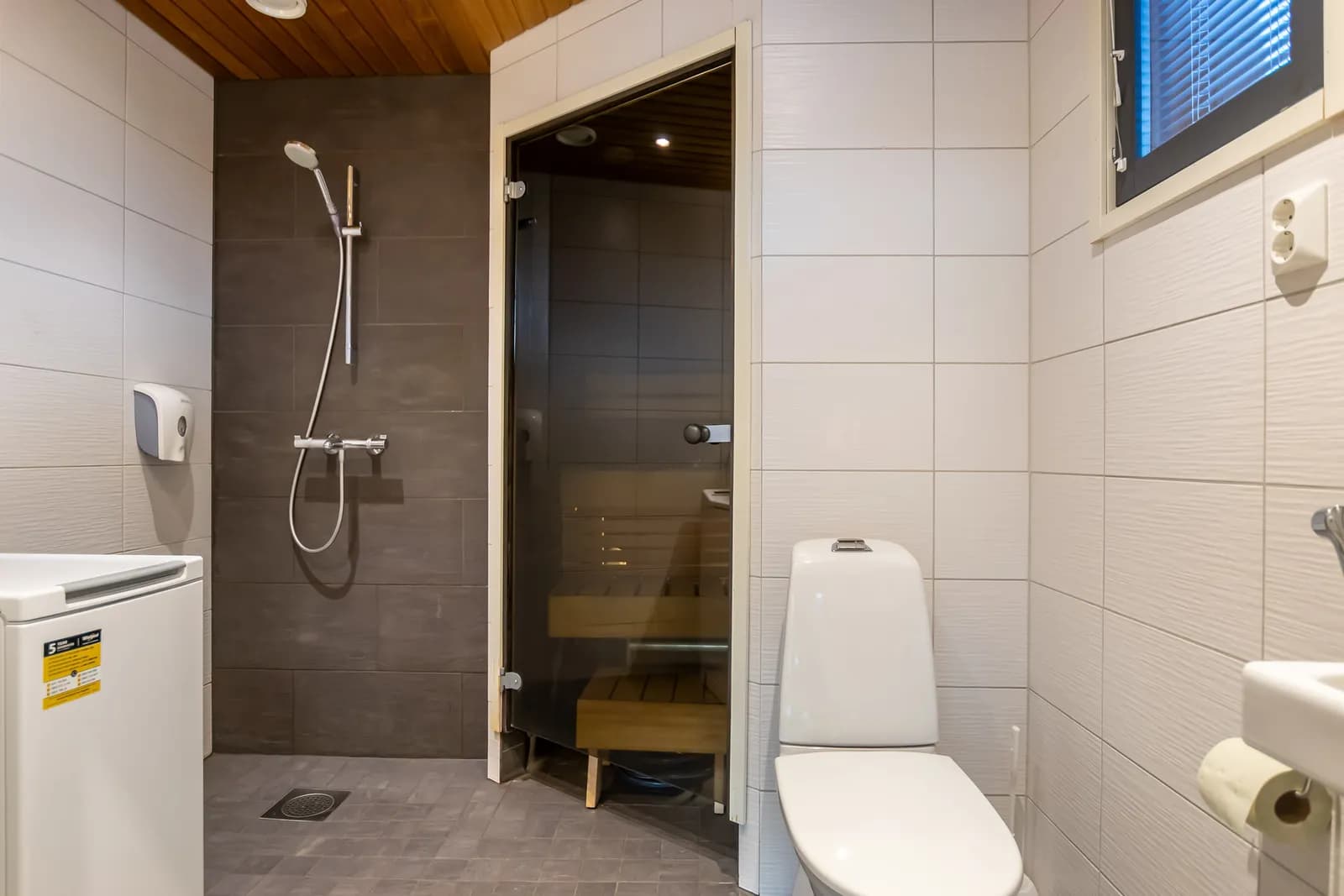 Shower room beside the sauna at Golfarinkunnas 9A