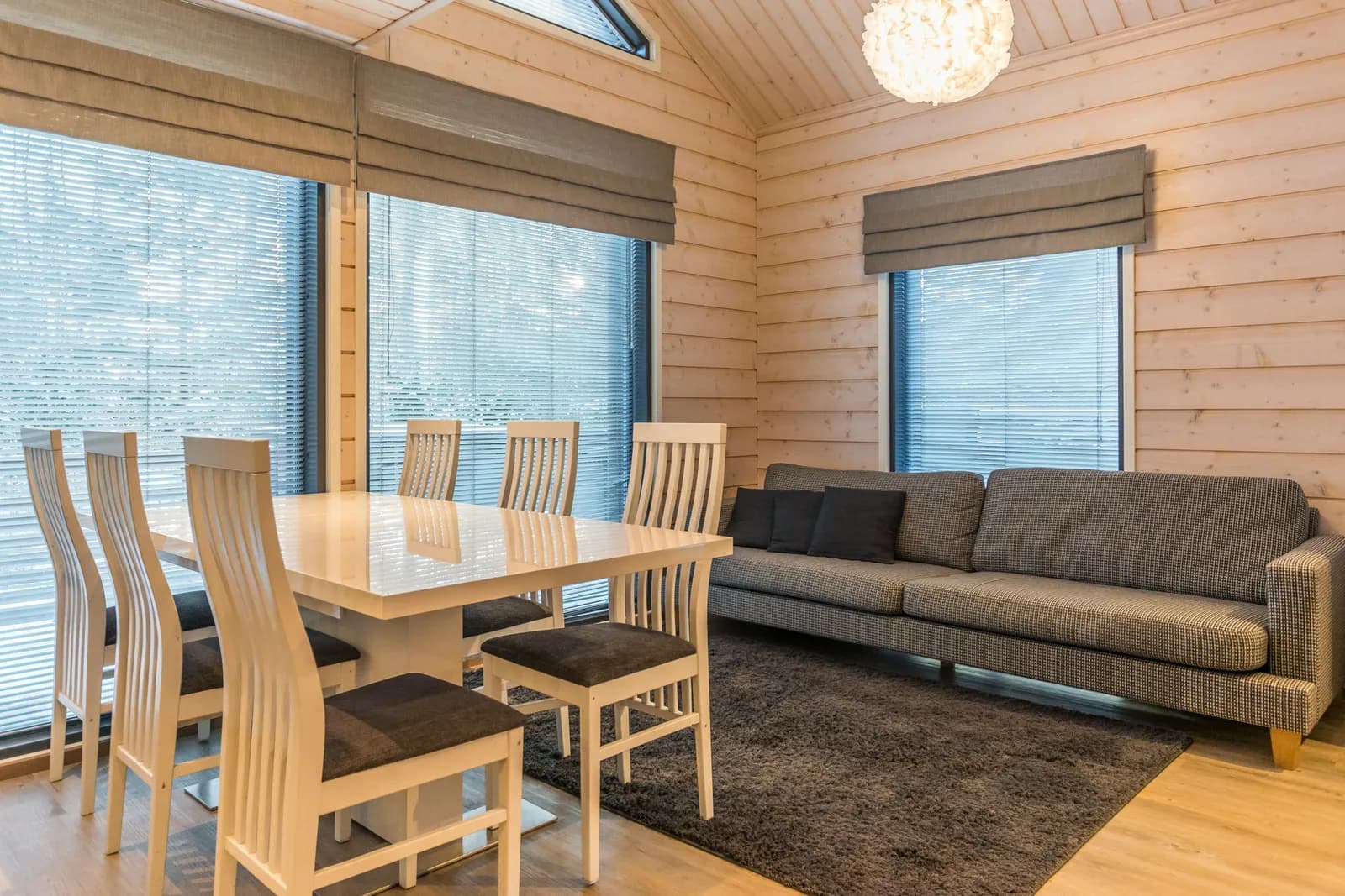 Living and dining at Golfarinkunnas 9B
