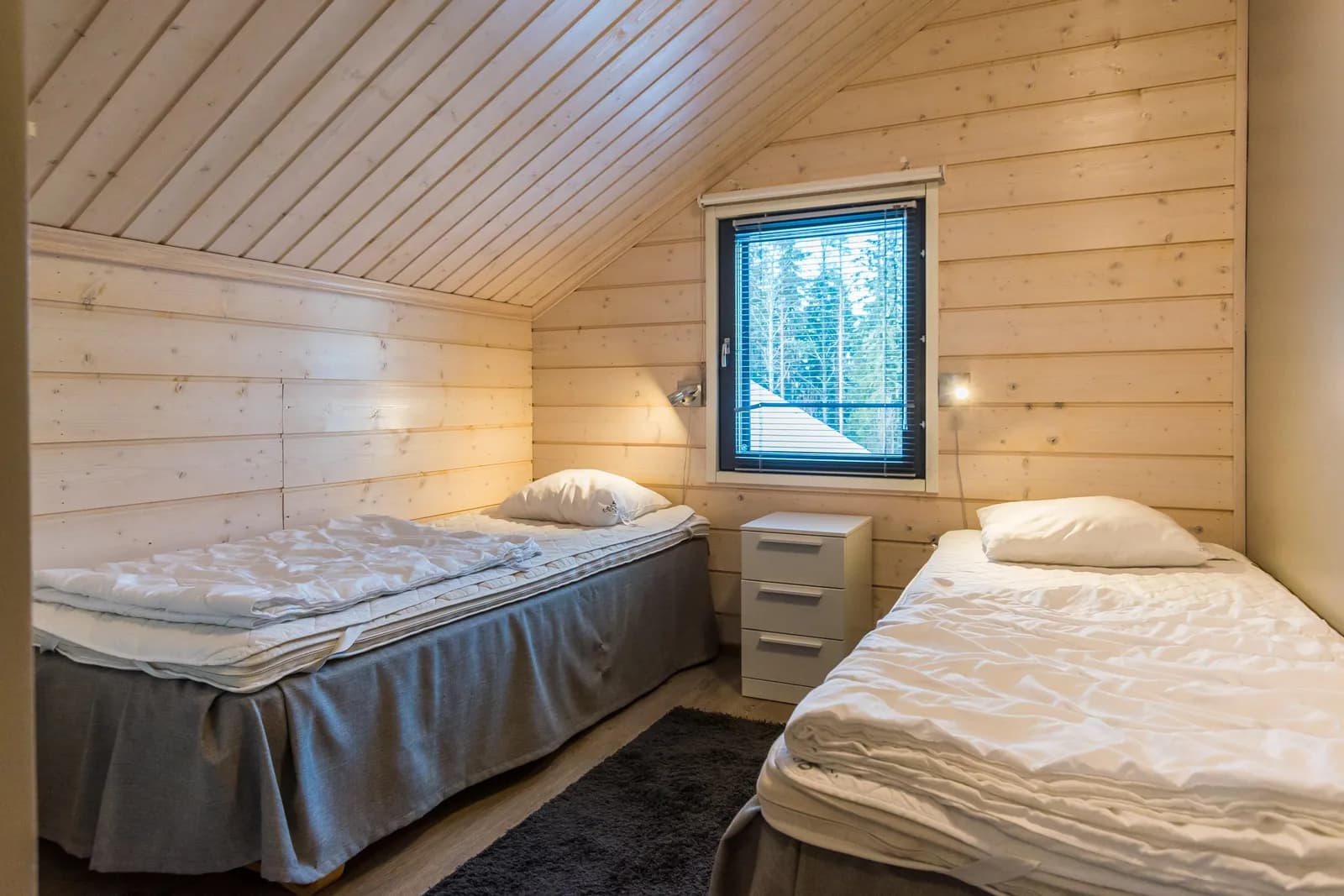 Upstairs twin bedroom at Golfarinkunnas 9B
