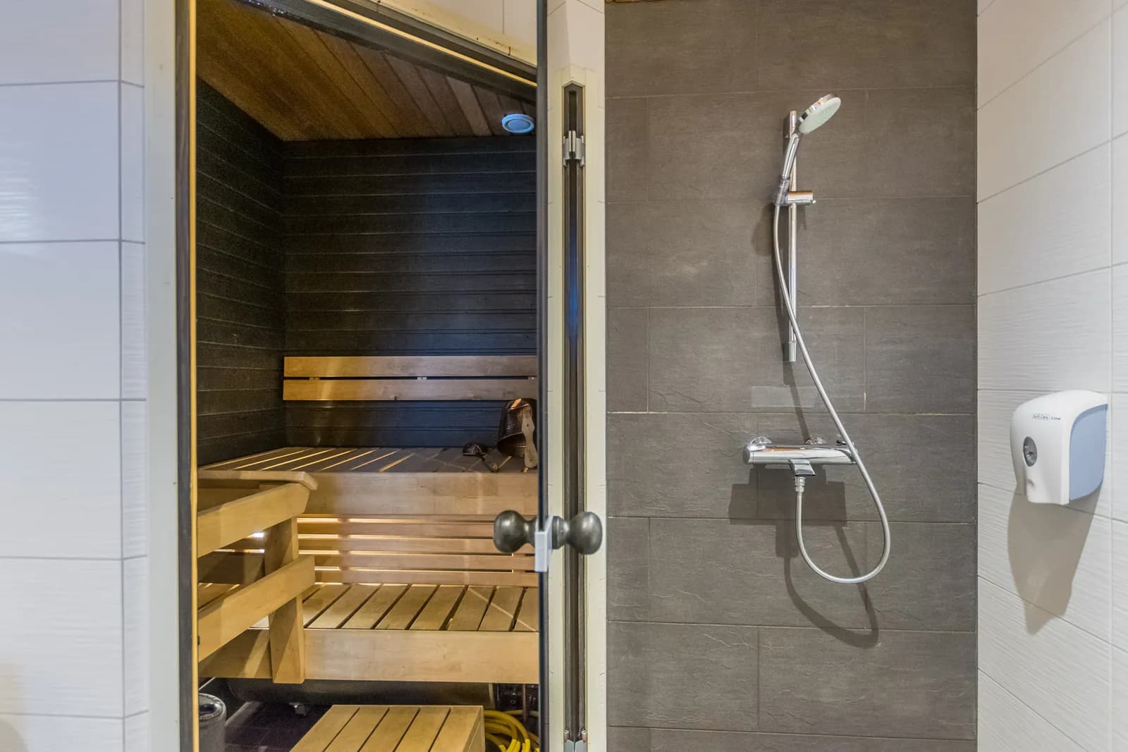 Shower room beside the sauna at Golfarinkunnas 9B