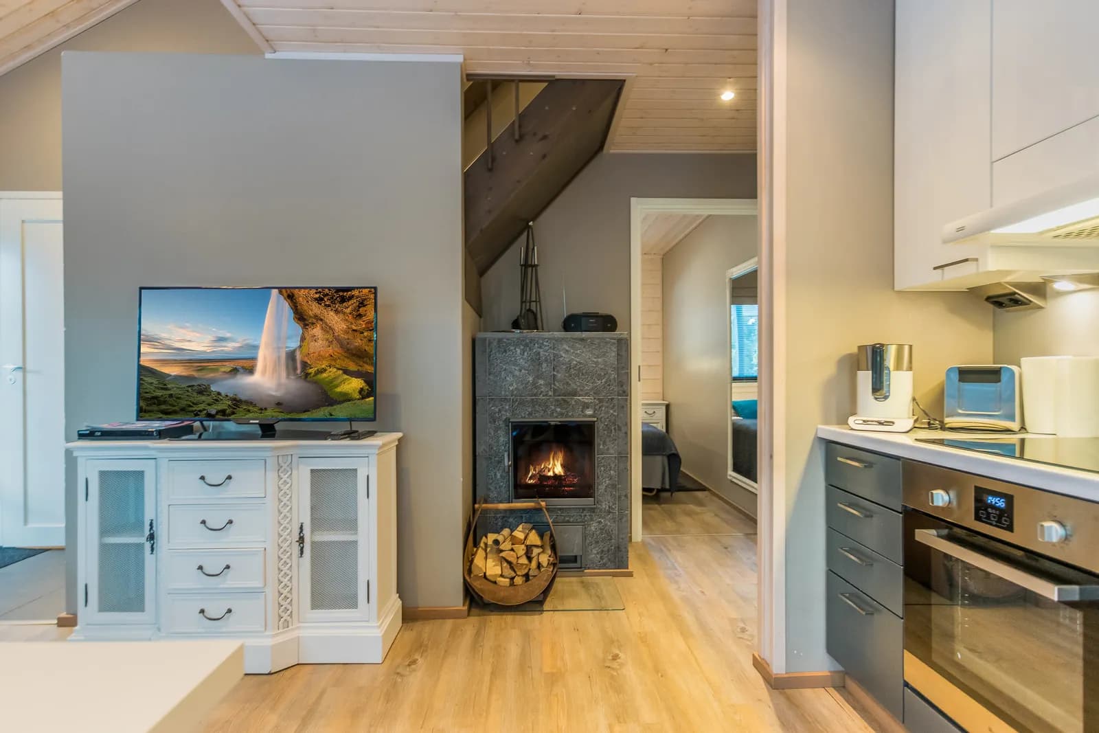 Fireplace and TV at Golfarinkunnas 9D