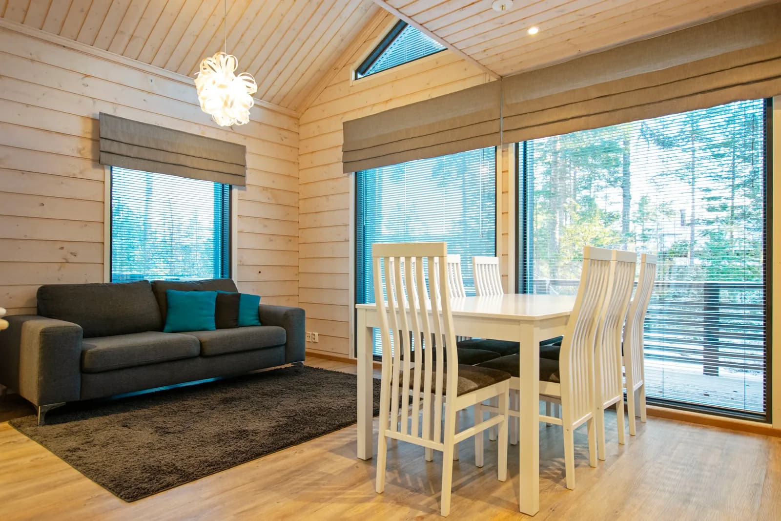 Living and dining under the gable windows at Golfarinkunnas 9E